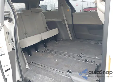 2011 Toyota Sienna Le V6 z USA, uszkodzony, nr VIN 5TDKK3DC0BS096544